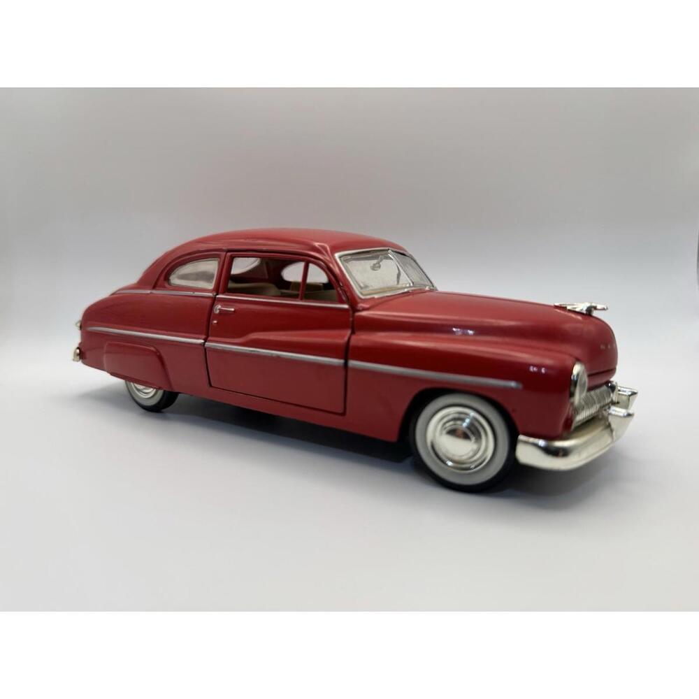 1949 RED MECURY 1/24 DIECAST MODEL CAR BY MOTORMAX